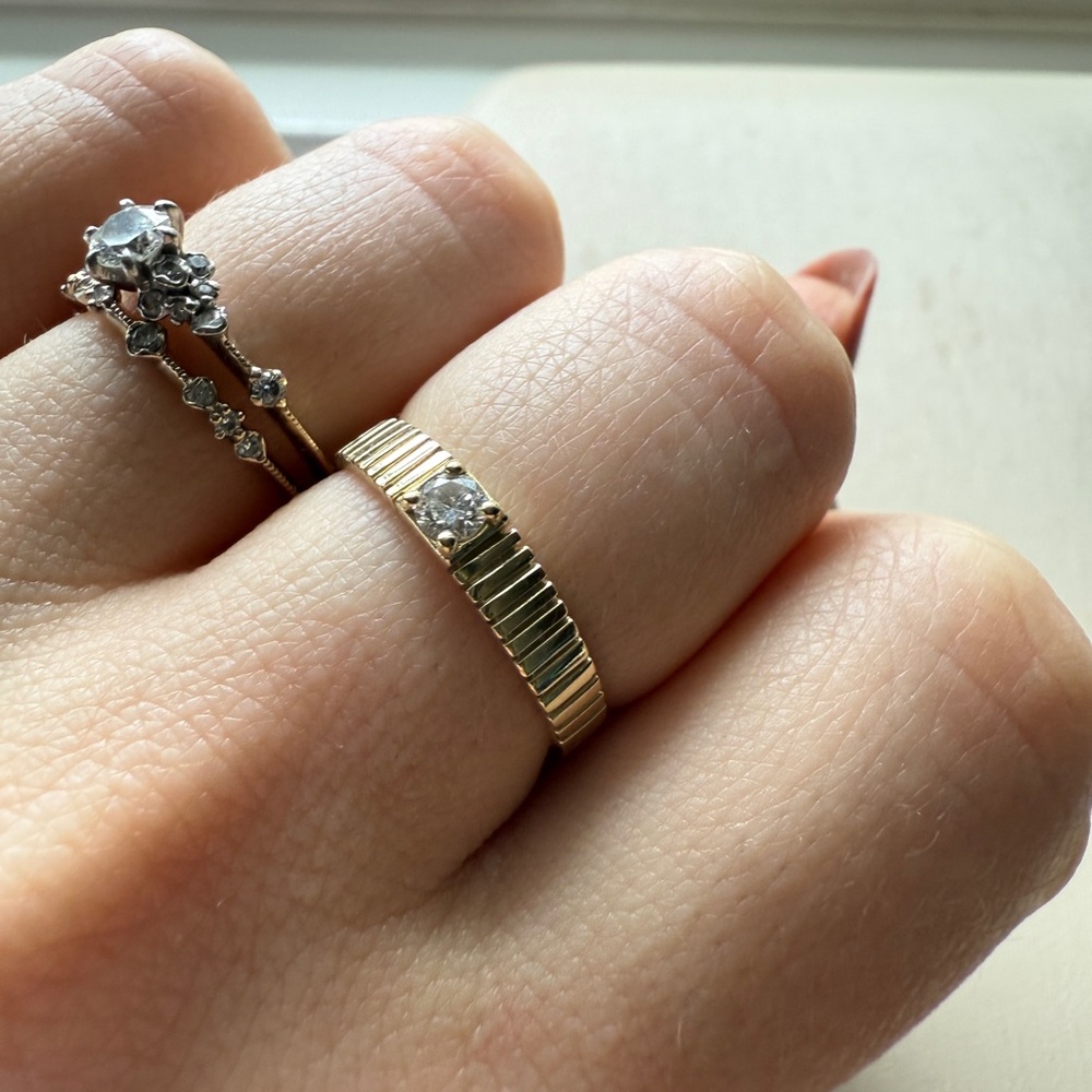 Kinn Petite Classic Solis Ribbed Ring Diamond Size 7